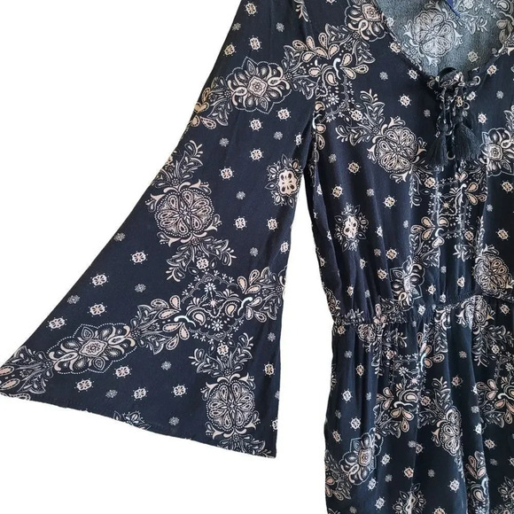 Forever 21  flare sleeve floral romper black pink medium - Picture 5 of 16